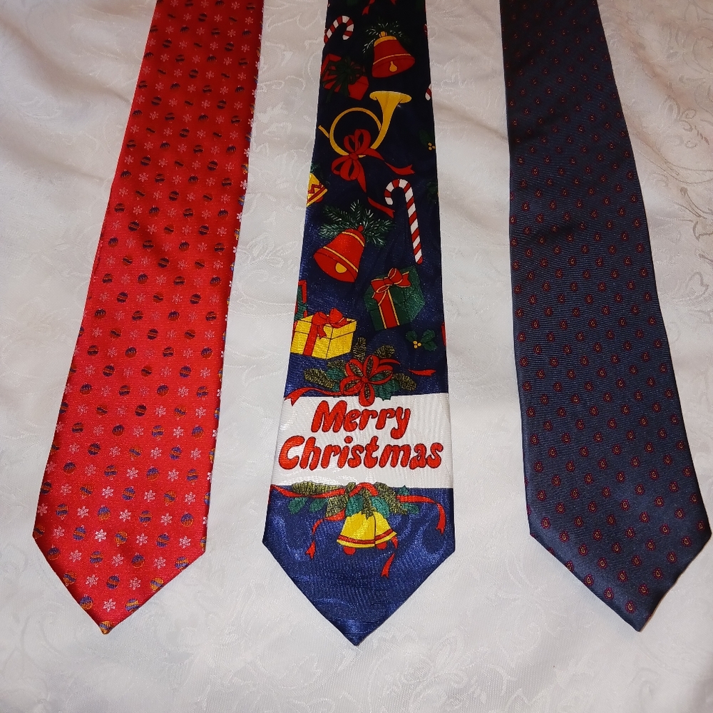 3 Christmas Ties Holiday Traditions by Hallmark Florence BK Inc & LS Ayres